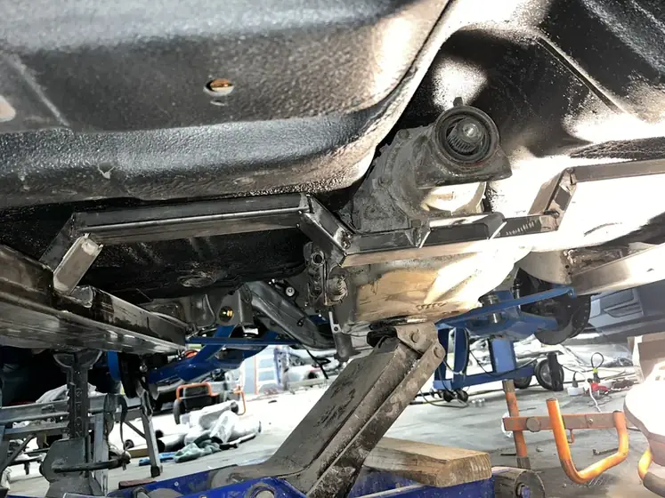 Fabricated part fitted on the lift