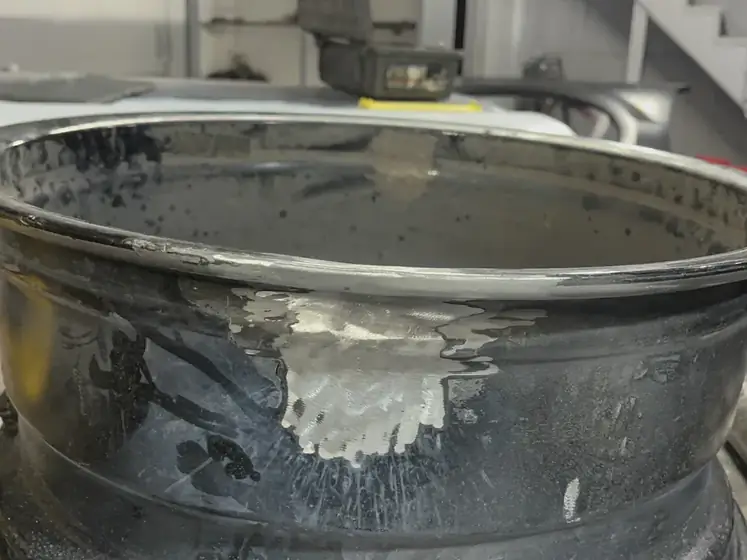 Weld repair on the inner face of an alloy wheel
